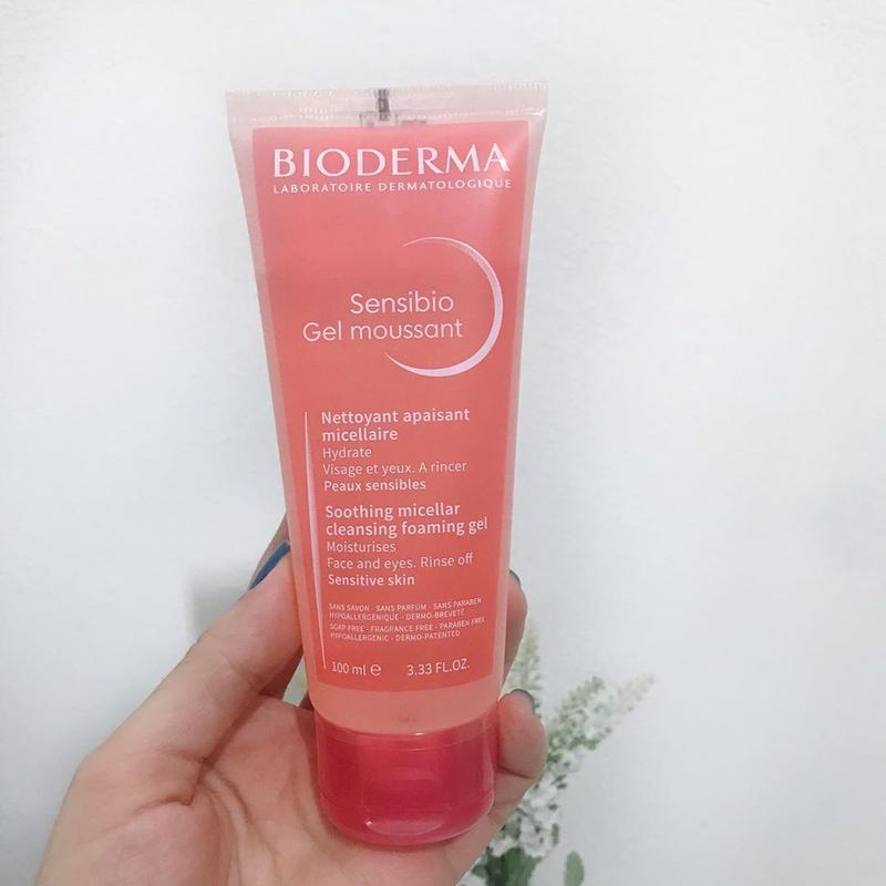 Гель bioderma купить. Биодерма Сенсибио гель-мусс 100мл. Биодерма Сенсибио гель 100 мл. Bioderma Sensibio гель для умывания. Биодерма Сенсибио гель очищающий 100мл.