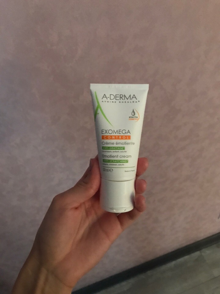 A derma control. Эмолент а дерма Экзомега. А-дерма Экзомега крем. A Derma Exomega d.e.f.i крем смягчающий 200мл Пьер Фабр Дермокосметик Франция. А-дерма Экзомега контрол крем смягчающий 50мл.