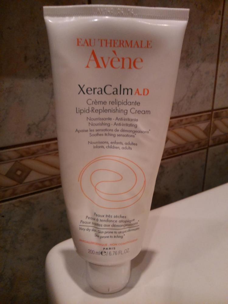 Xeracalm крем купить. Avene ксеракалм а.д. крем липидо-восполняющий 200мл. Avene XERACALM Cream 50. Avene Avene XERACALM крем липидо-восполняющий, 400 мл. Avene косметика для детей с атопичной кожей.