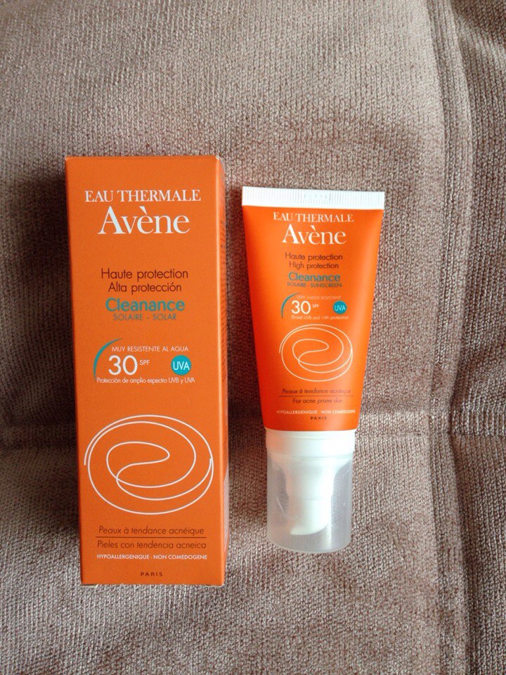 Avene spf 50 для лица. Avene SPF 50. Avene Cleanance SPF 50. Avene SPF 50 эмульсия. Avene солнцезащитный 50.