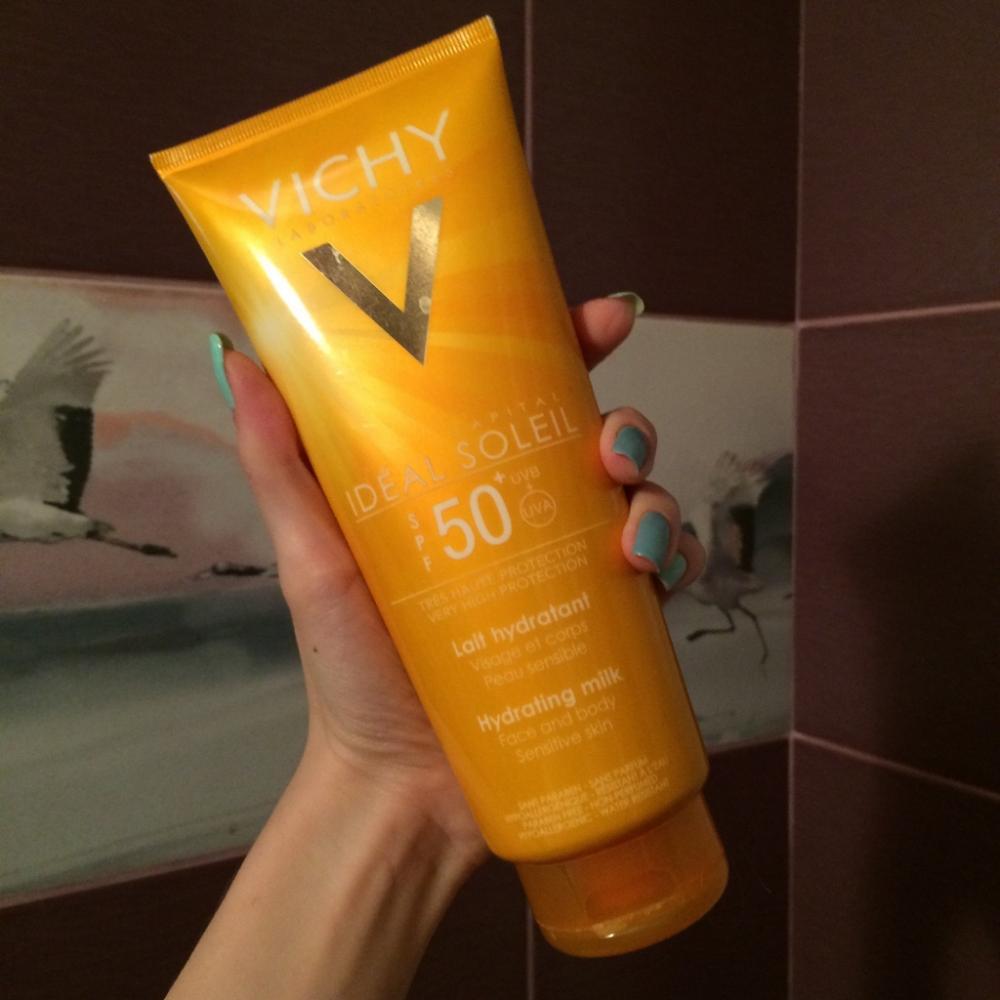 Крем для лица spf 50 vichy. Виши СПФ 50 гель. Виши СПФ 50 для лица. Виши 50+ солнцезащитный крем. Vichy флюид для лица spf50.