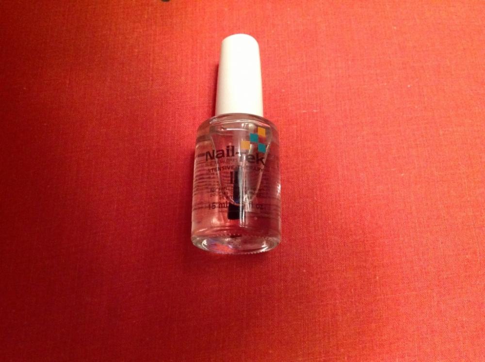 чем стереть лак для ногтей с ковра. лак. запах лаку. запах лака для ногтей. запах лаку.