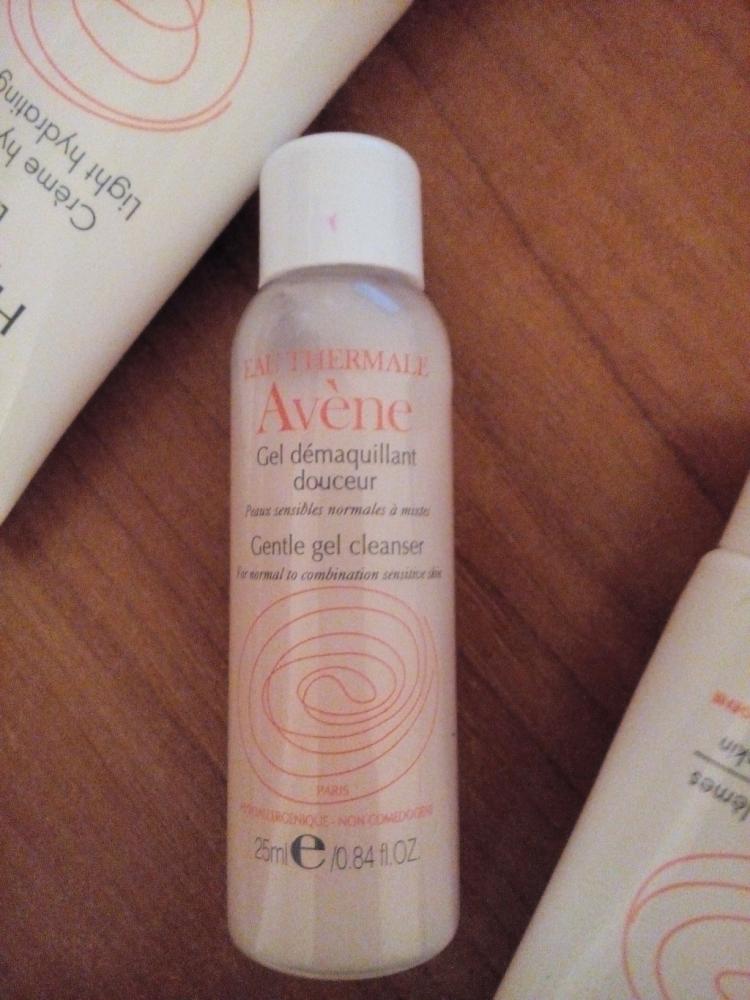 Avene gel. Avene косметика умывалка. Avene умывл умывалка. Умывание Avene для чувствительной кожи. Avene Gel для умывания.