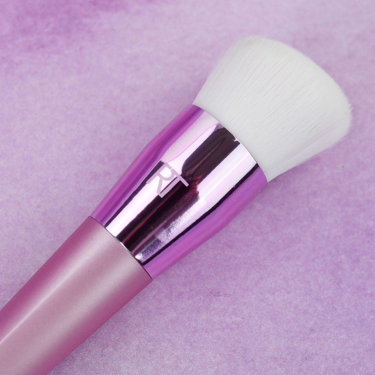 Реал Техникс Кисть для тональной основы, 1 шт (Real Techniques, Cashmere Dreams) фото 2