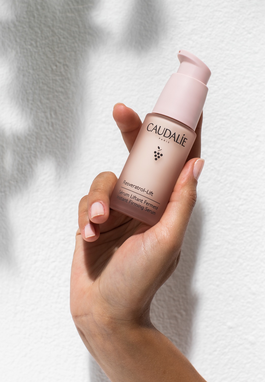 Кодали Укрепляющая сыворотка для лица с мгновенным эффектом лифтинга Instant Firming Serum, 30 мл (Caudalie, Resveratrol Lift) фото 2