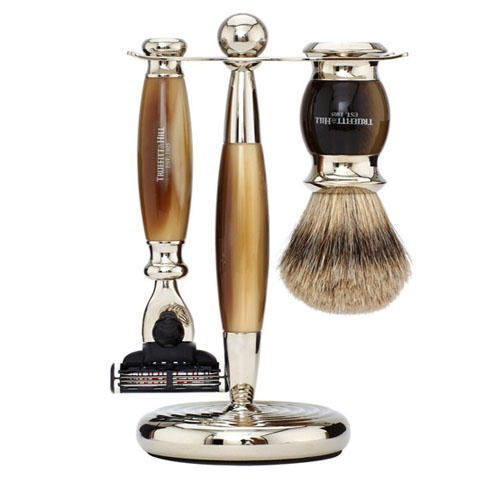

Truefitt & Hill Набор Кисть для бритья + Станок с лезвием MachIII + подставка, рог (Truefitt & Hill, Аксессуары), Аксессуары