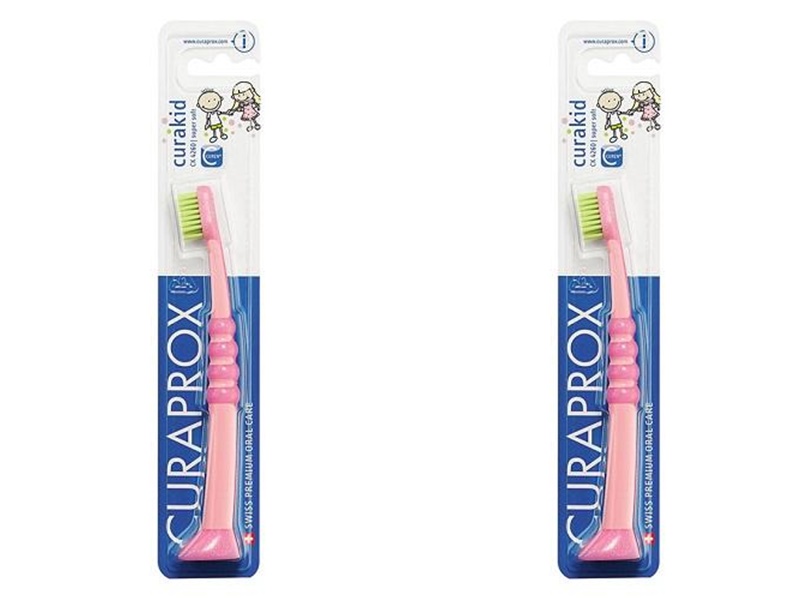 цена Curaprox Набор: Детская зубная щетка Куракид от 0 до 4 лет, с гумированной ручкой, 2 шт (Curaprox, Детская продукция)