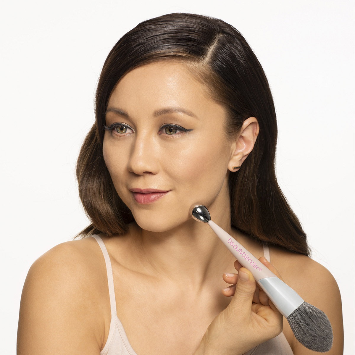 Бьюти-блендер Кисть Big boss powder brush & cooling rolle с охлаждающим роллером для пудры (Beautyblender, Кисти) Бьюти-блендер Кисть Big boss powder brush & cooling rolle с охлаждающим роллером для пудры (Beautyblender, Кисти) фото 2