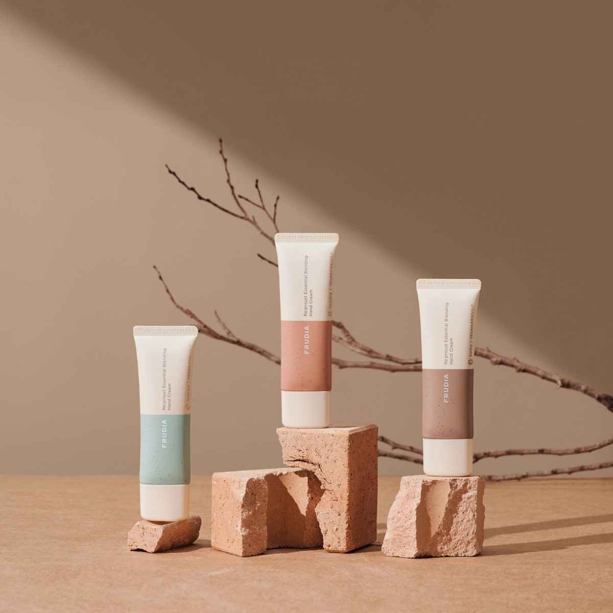 Фрудиа Крем для рук с мандарином и розмарином  Фрудиа Крем для рук с мандарином и розмарином