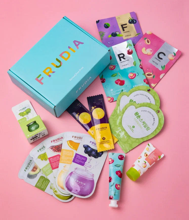 Фрудиа Набор «Фруктовое удовольствие» (маска для лица 3 шт х 20 мл + маска для лица 2 шт х 5 мл +  диски 2 шт х 3 мл + крем для рук 30 г + крем для лица 10 г + пенка-моти 30 г) (Frudia, Контроль себорегуляции) фото 1