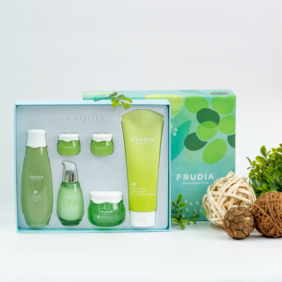 Фрудиа Набор «Увлажнение, себорегуляция и уход за комбинированной кожей лица с зеленым виноградом