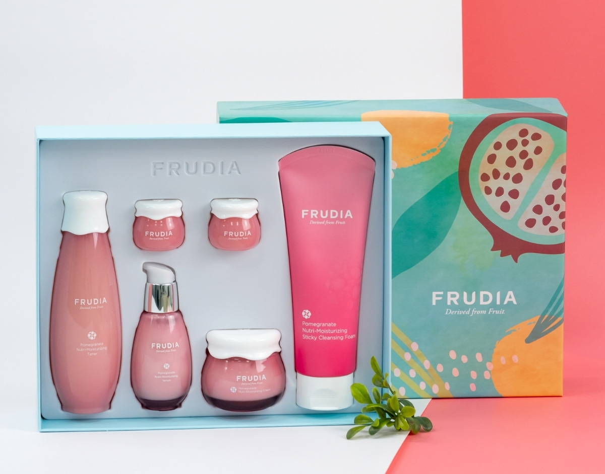 Фрудиа Подарочный набор «Интенсивное питание и омоложение с гранатовой линией» (пенка-суфле 145 мл +тоник 195 мл + сыворотка 50 г + крем 55 г + крем 2 шт х 10 г) (Frudia, Сияние с гранатом) фото 2