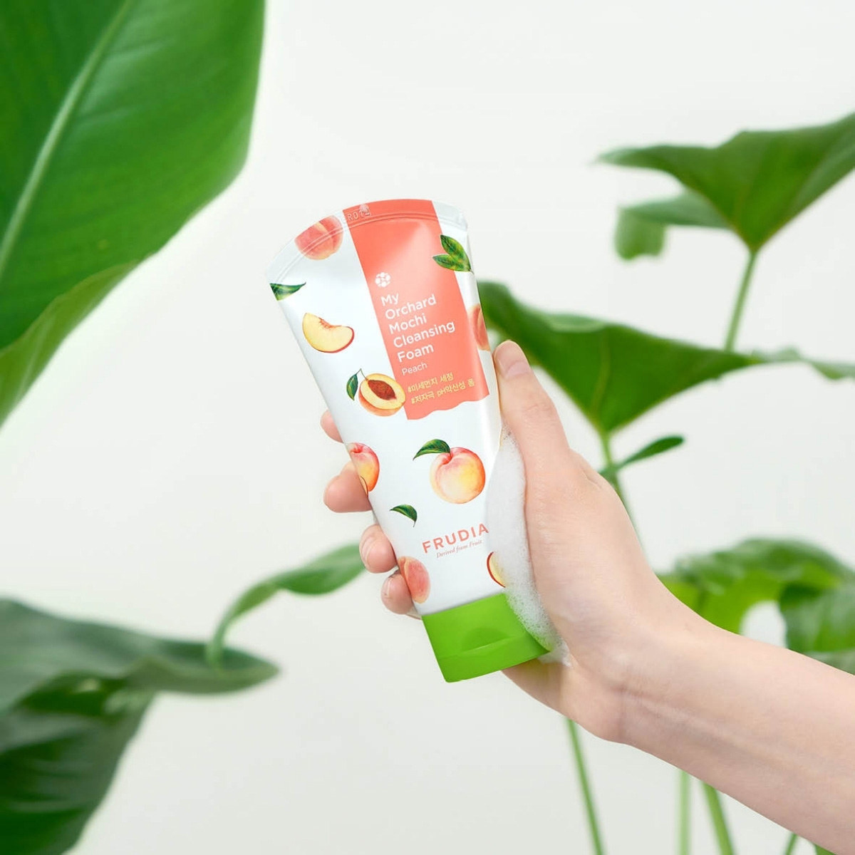 Фрудиа Очищающая пенка-моти c персиком, 120 мл (Frudia, My Orchard Mochi) фото 3