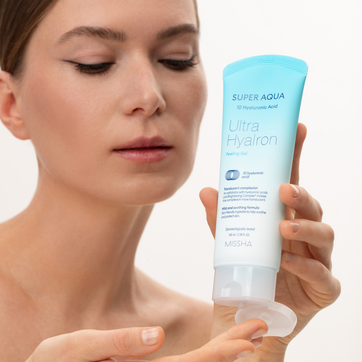 Миша Гель-скатка Ultra Hyalron, 100 мл (Missha, Super Aqua) Миша Гель-скатка Ultra Hyalron, 100 мл (Missha, Super Aqua) фото 6