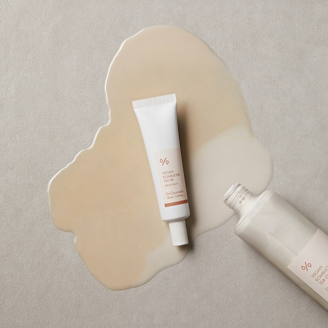 Доктор Сьюрикл Веганский BB-крем с чаем комбуча Tea BB SPF30 PA++, 30 мл (Dr. Ceuracle, Vegan Kombucha) фото 1