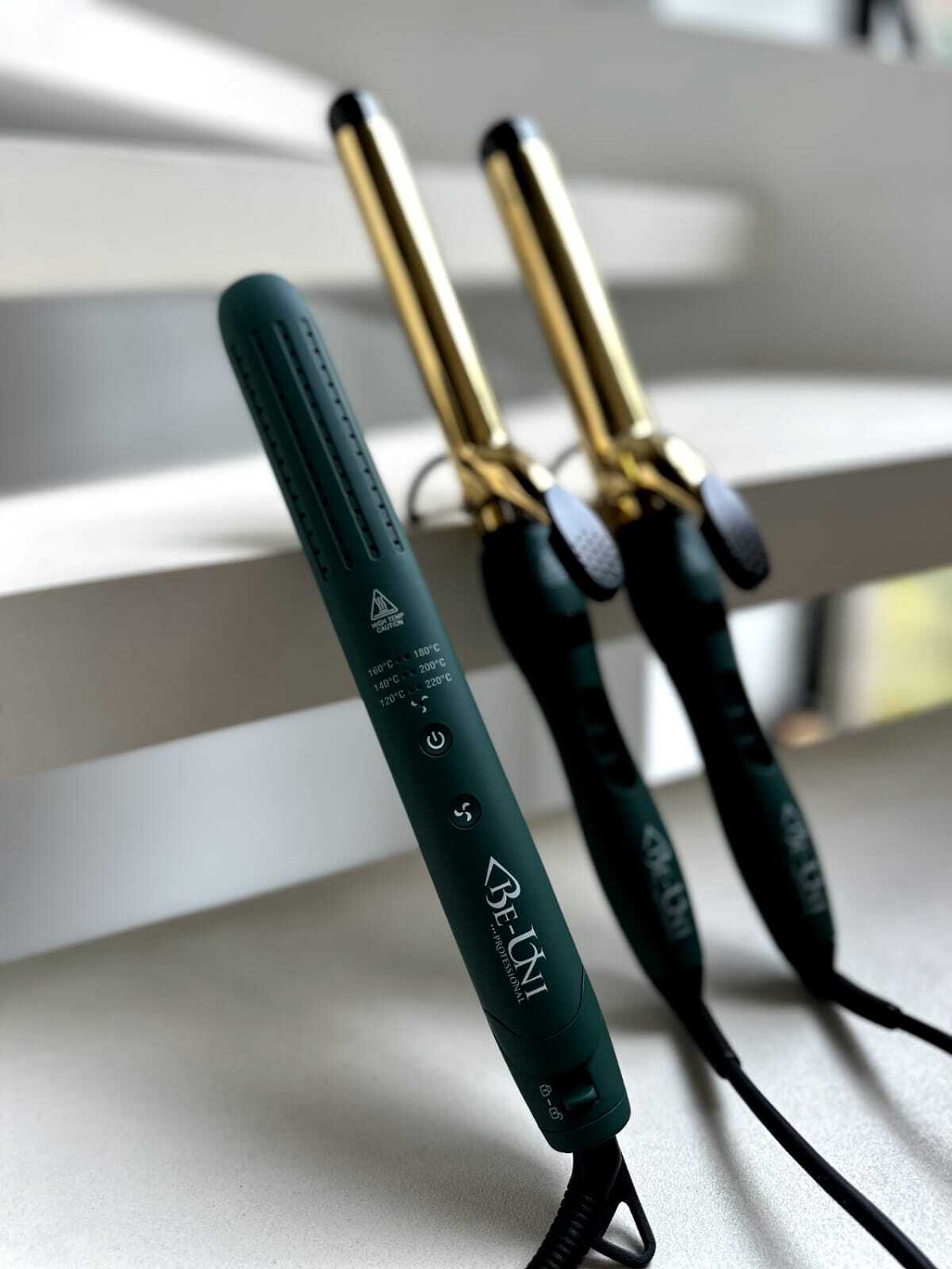Би-Юни Плойка для завивки волос с золотым зеркальным титановым покрытием Лонг, 25 мм (Be-Uni, Titan Gold Collection) фото 5