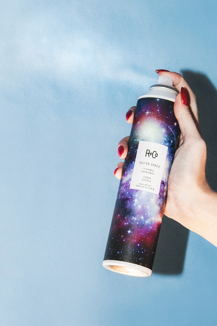  Cпрей для укладки волос с подвижной фиксацией Outer Space, 315 мл (R+Co, Finish) фото 1