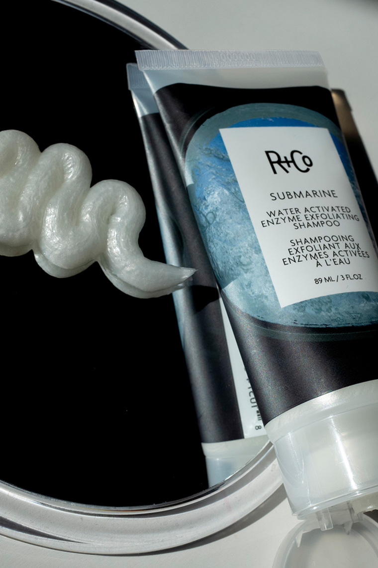  Шампунь-эксфолиант с гидроактивируемыми энзимами  Submarine, 89 мл (R+Co, Restore + Repair) фото 1