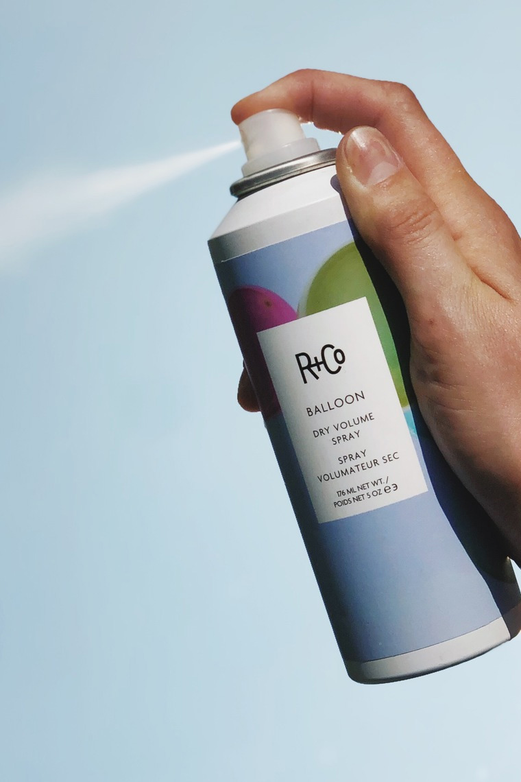  Сухой текстурирующий спрей для объема волос Balloon, 176 мл (R+Co, Volume + Thickening) фото 2