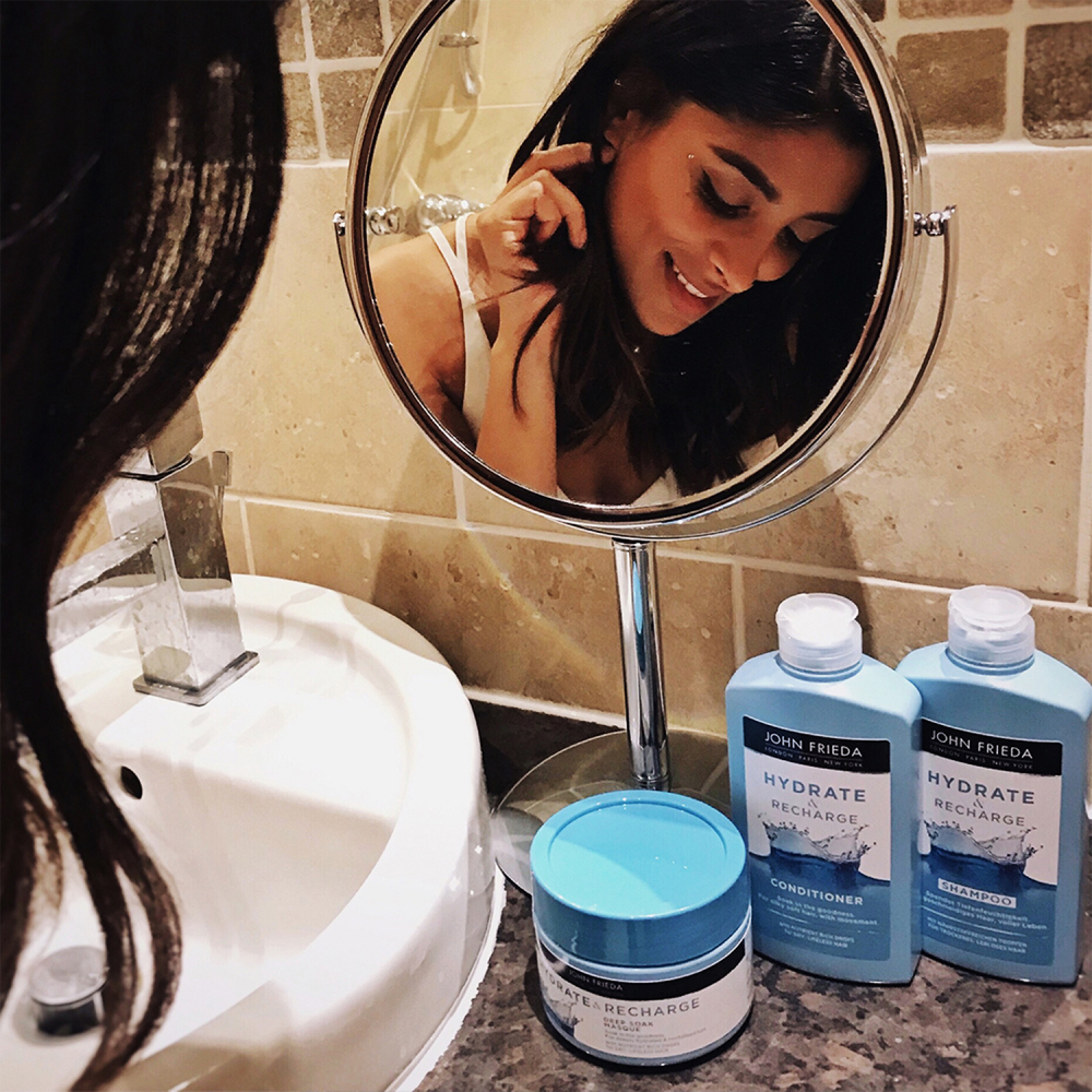 Джон Фрида Маска для увлажнения и питания волос 250 мл (John Frieda, Hydrate&Recharge) фото 7