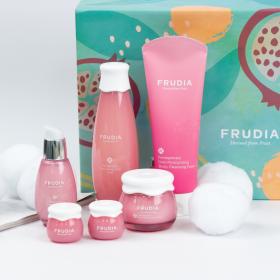 Frudia Подарочный набор Интенсивное питание и омоложение с гранатовой линией пенка-суфле 145 мл тоник 195 мл  сыворотка 50 г  крем 55 г  крем 2 шт х 10 г. фото
