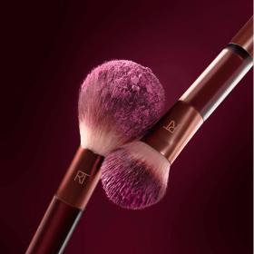 Real Techniques Двусторонняя кисть для румян Its All Blush Brush. фото